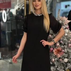 Vestido con volantes y lazo