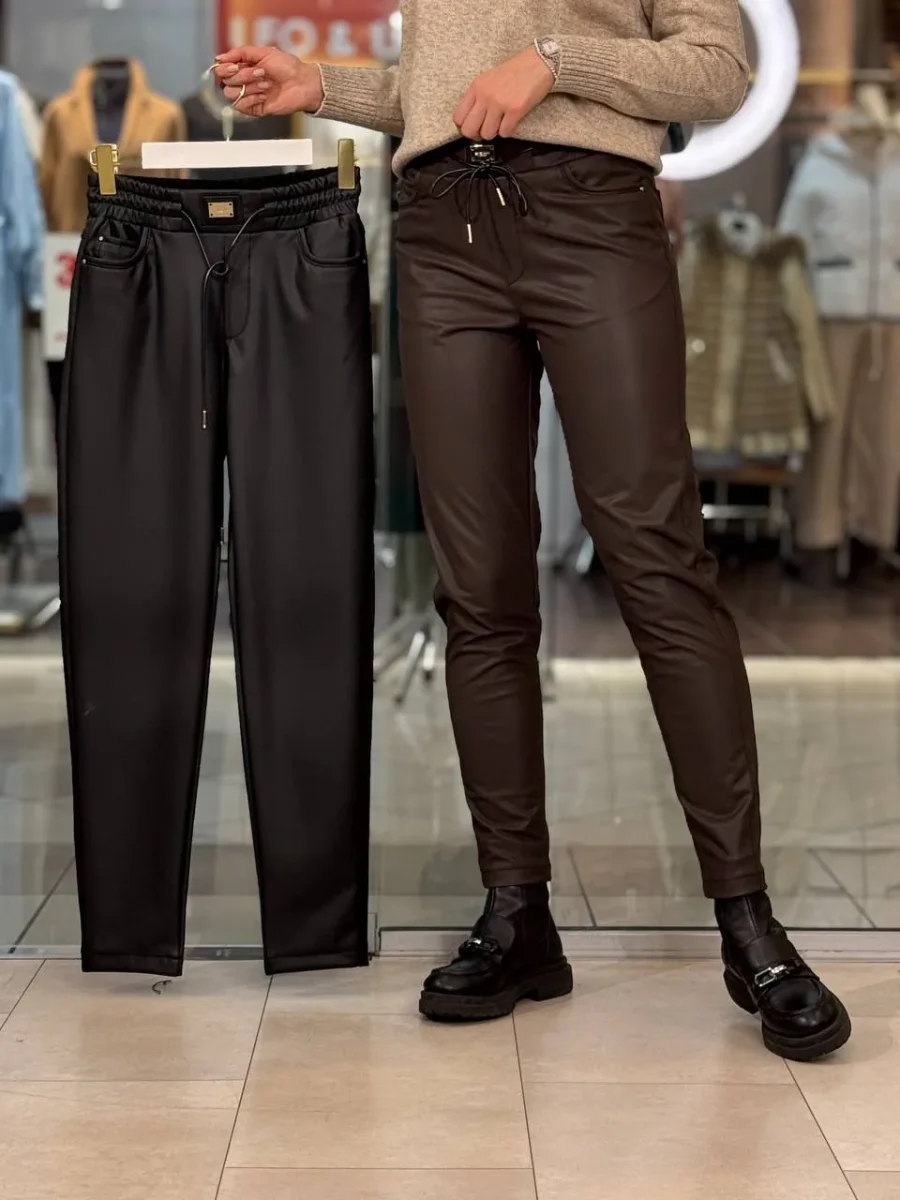 Pantalones con logo y aplicación de cuero - Imagen 4