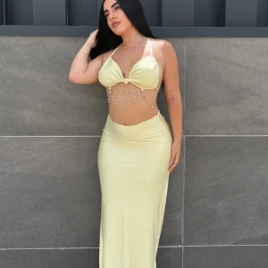 Conjunto halter con detalle de perlas