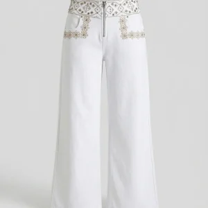 Pantalón ancho blanco con bordado decorativo