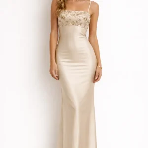 Vestido largo satinado con bordado