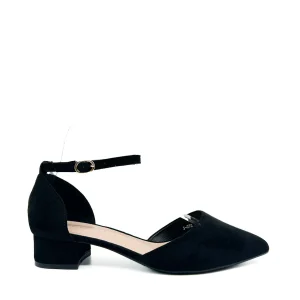 Elegante zapato de salón negro con pulsera al tobillo