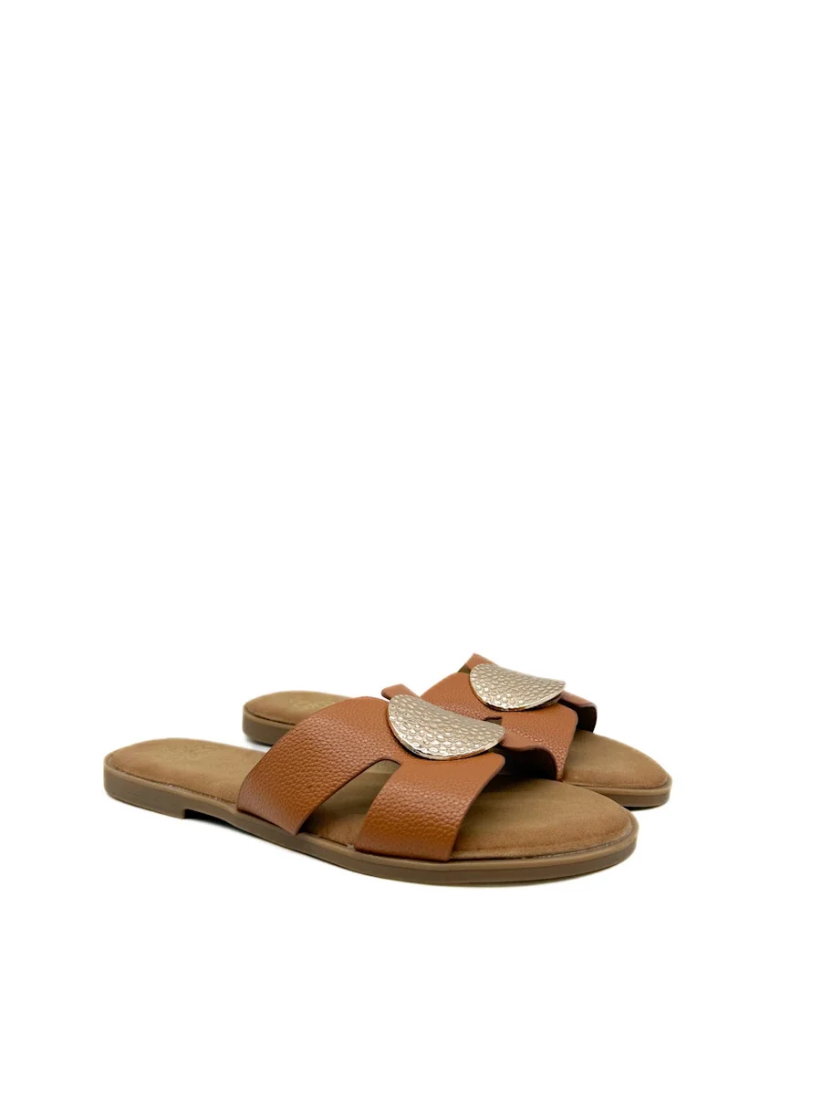 Sandalias Planas para Mujer con Banda Texturizada y Círculo Dorado - Imagen 3