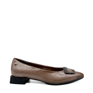Zapatos de Tacón Bajo con Hebilla: Elegancia y Comodidad