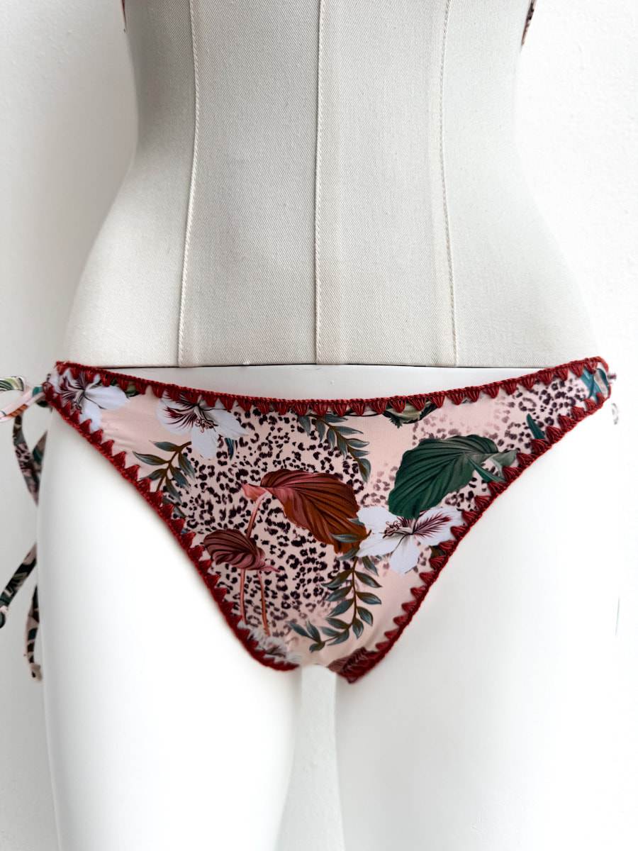 Bikini Triángulo con Estampado Tropical - Imagen 6