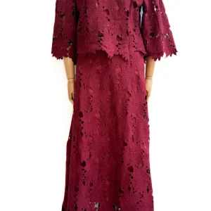 Conjunto calado de dos piezas con diseño floral