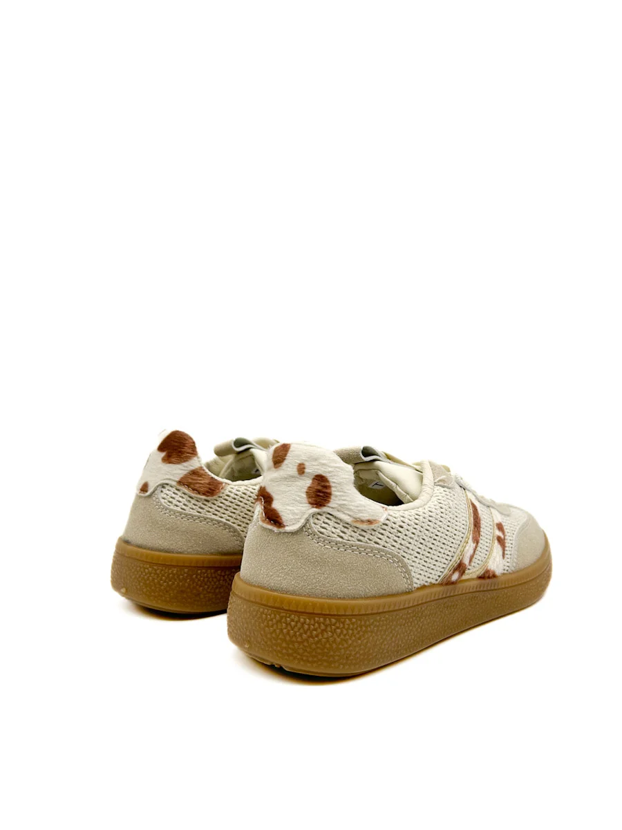 Zapatilla deportiva retro con estampado de piel de vaca - Imagen 7