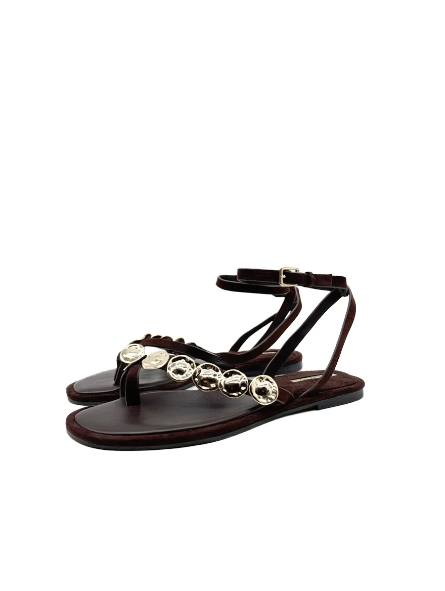 Sandalias de Dedo Boho con Discos Dorados y Tira Ajustable para Mujer - Imagen 5