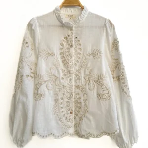 Blusa Blanca Bordada con Detalles Florales