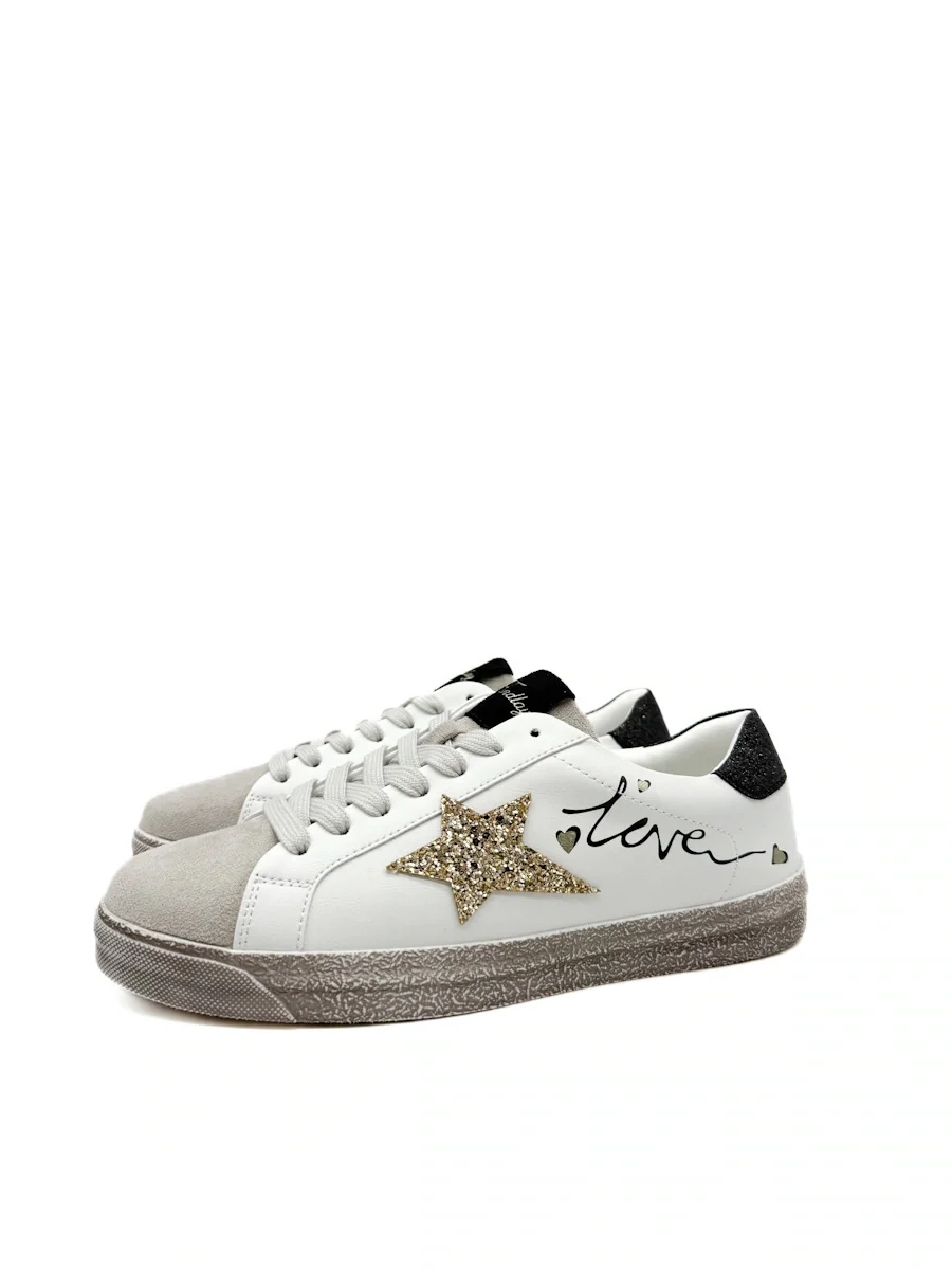 Zapatilla Urbana con Estrella Dorada y Detalle "Love - Imagen 4