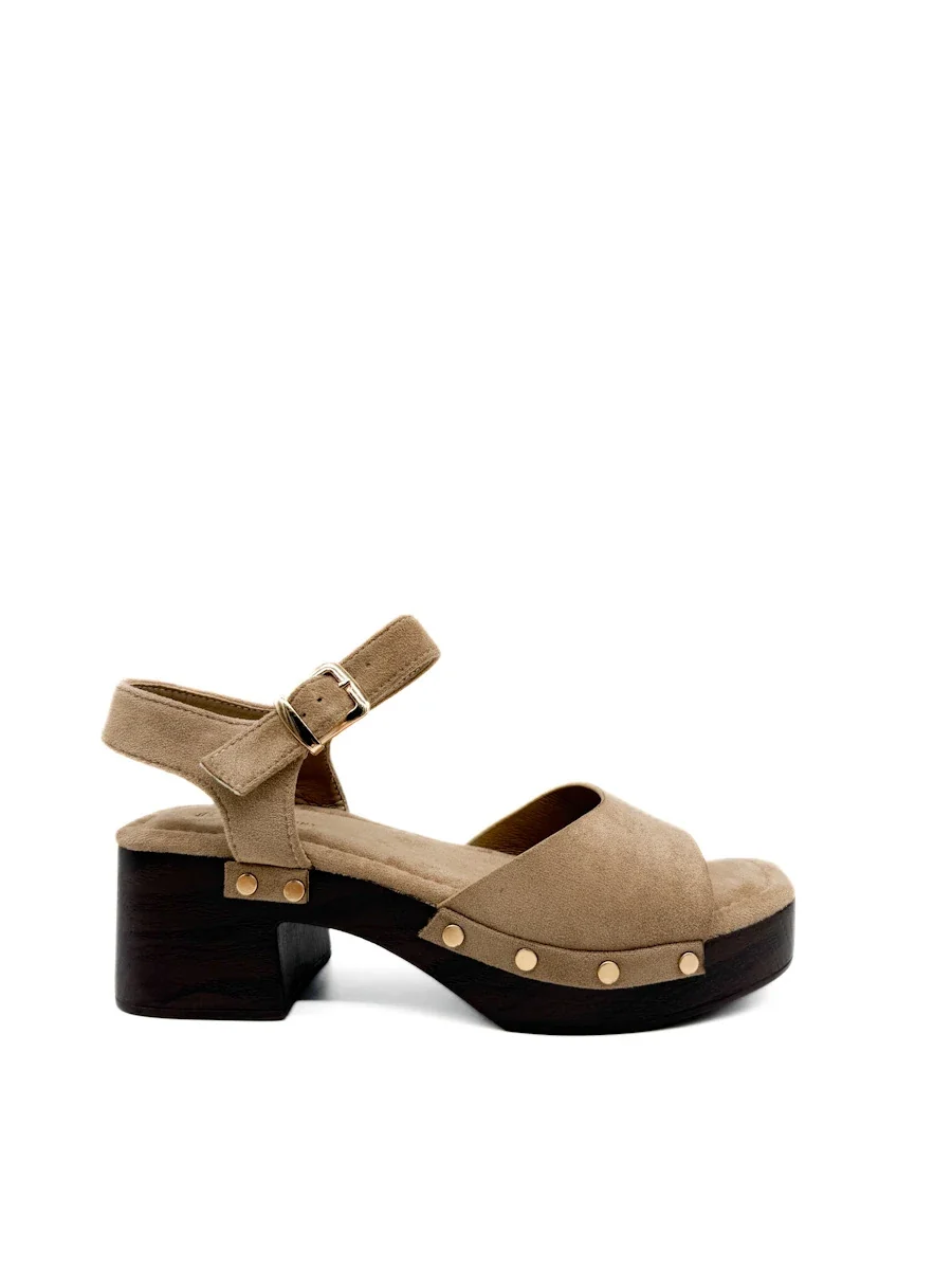 Sandalia Zueco de Plataforma con Pulsera y Tachuelas