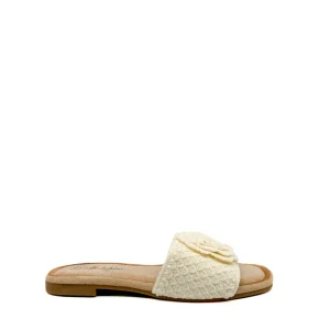 Sandalia Plana con Flor de Punto Tridimensional - Beige