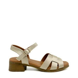 Sandalias de tacón bajo tiras entrelazadas