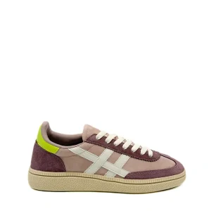 Zapatillas Corina Estilo Terrace con Detalles de Contraste y Suela Texturizada.