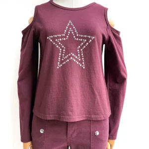 Camiseta con Hombros Descubiertos y Detalle Estrella Brillante