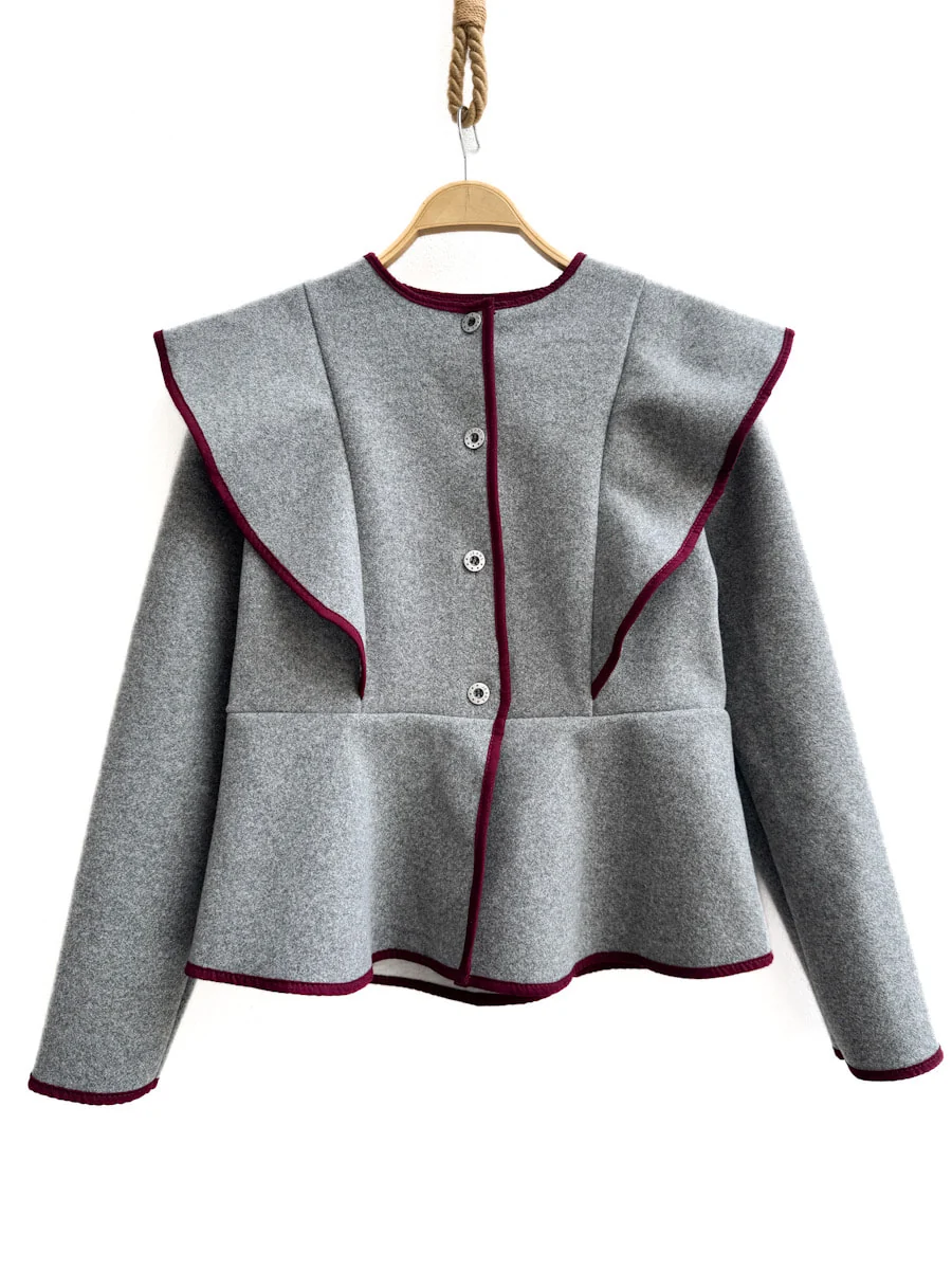 Chaqueta de paño con volante frontal y ribete en contraste - Imagen 7