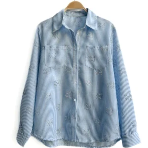 Camisa Celeste de Rayas con Detalles Bordados Brillantes