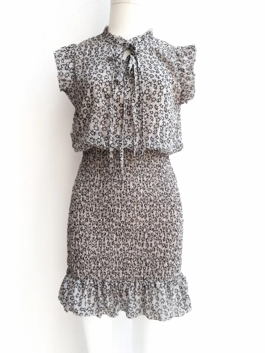 Vestido Corto Estampado con Nido de Abeja y Volantes - Imagen 6