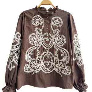 Blusa Bordada de Estilo Artesanal