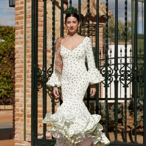 Traje de Flamenca Mod.Cordobesa Bioelástico Blanco Roto con Verde T. 36, 38, 40,42
