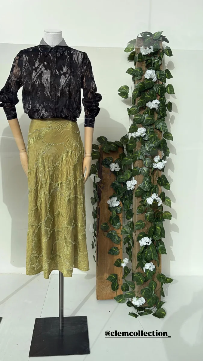 Falda Luxury Lima con pedrería bordada - Imagen 3