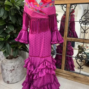 Traje de Flamenca Mod.Madrid Buganvilla con lunar al tono T.46