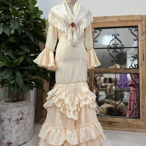 Traje de Flamenca Mod.Madrid Beig con lunar al tono Talla 36