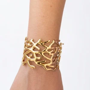 Brazalete Dorado Ancho de Diseño Orgánico