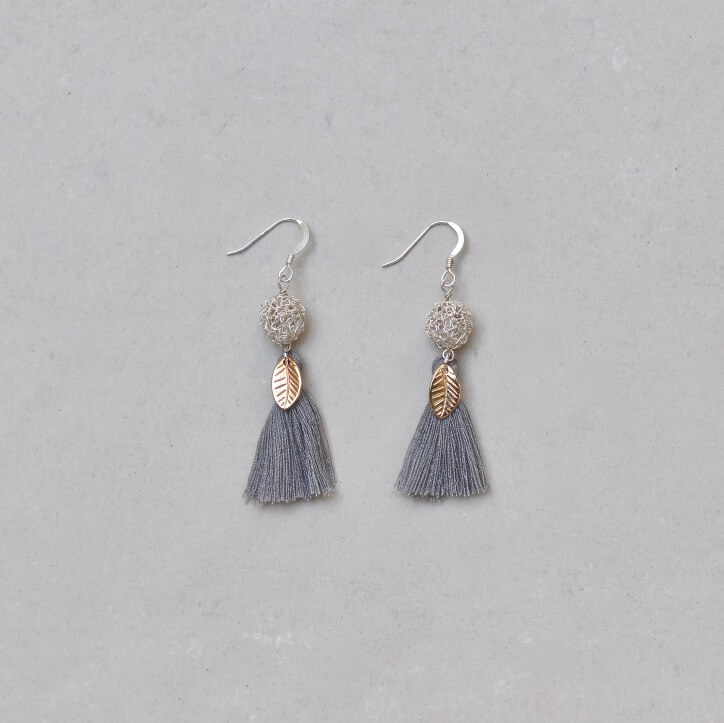 GRAY & SILVER TASSEL - Imagen 2