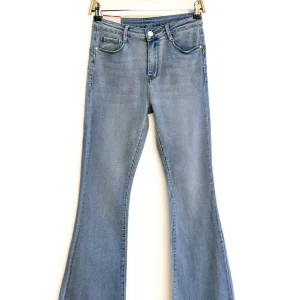 Pantalón Vaquero de Campana con Bajo Deshilachado