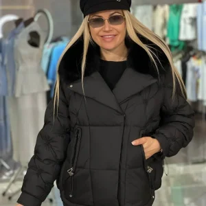 Chaqueta cálida con cuello de piel mullida