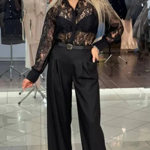 Traje con camisa transparente