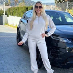 Traje con rayas y pedrería