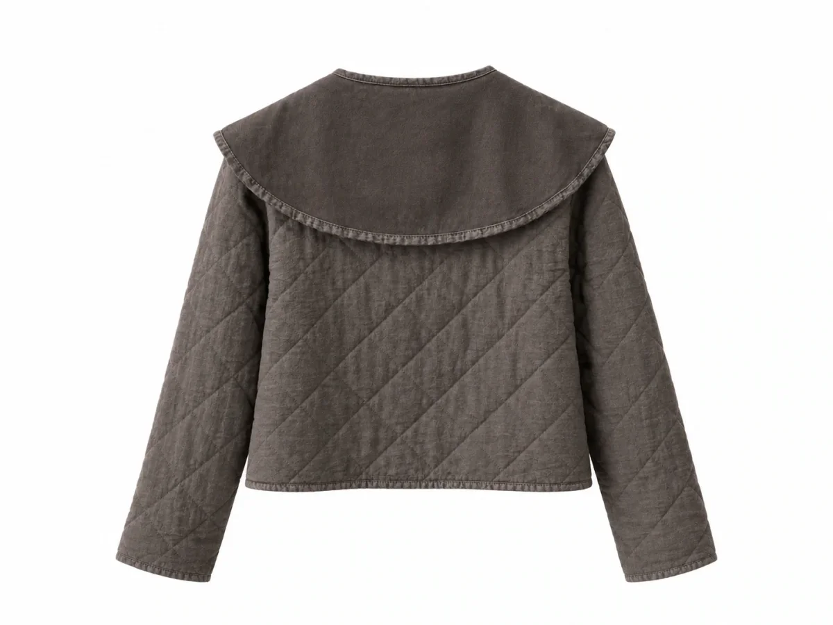 Chaqueta Acolchada con Cuello Tipo Capa y Corte Corto - Imagen 7