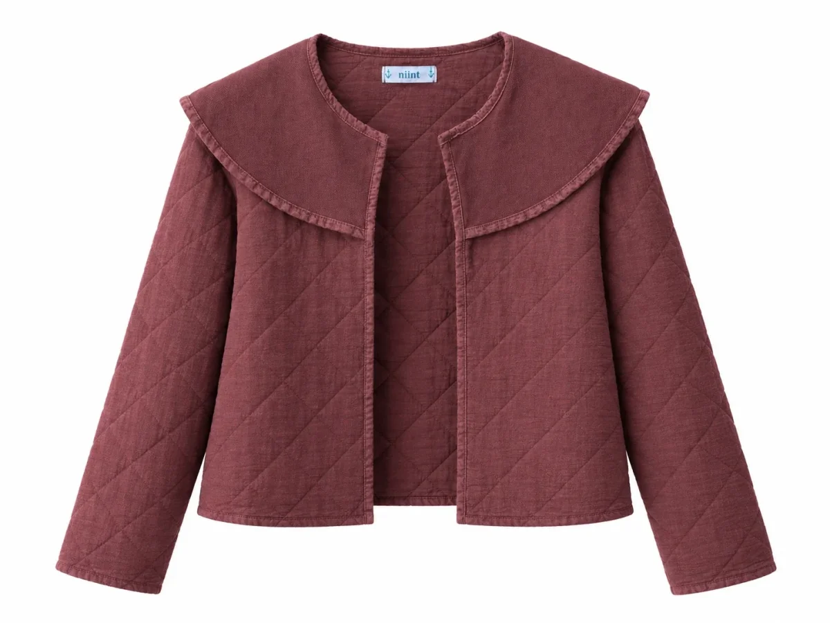 Chaqueta Acolchada con Cuello Tipo Capa y Corte Corto - Imagen 4