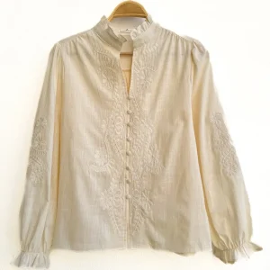 Blusa Beige Bordada de Manga Larga