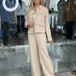 Traje con bolsillo cuadrado