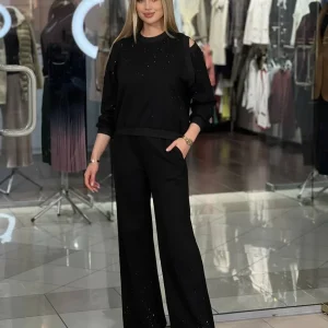 Traje clásico con decoración exquisita