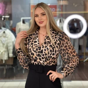 Mono con estampado de leopardo