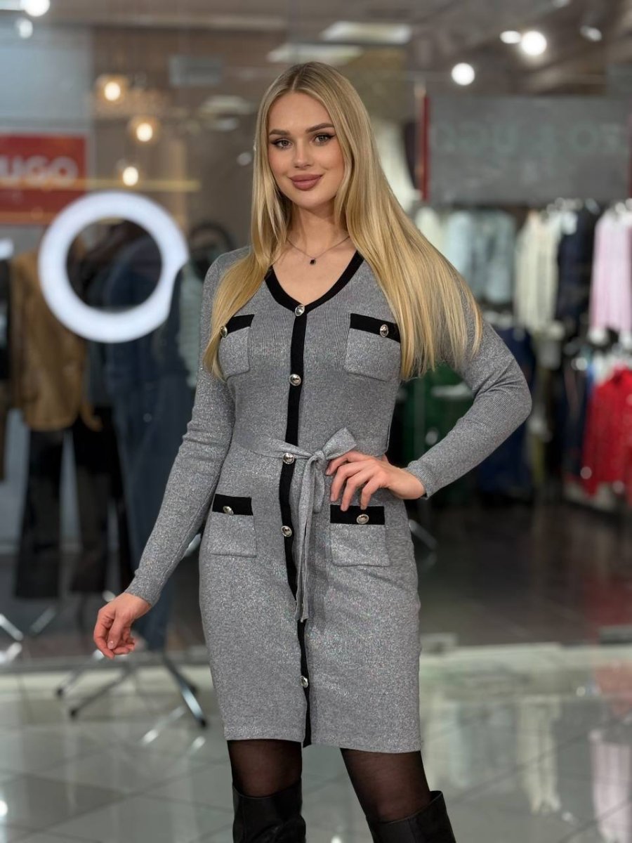 Vestido con detalles dorados