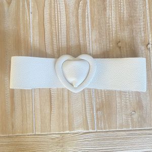 Cinturon de piel con hebilla corazón