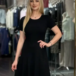 Vestido de punto entallado con manga corta