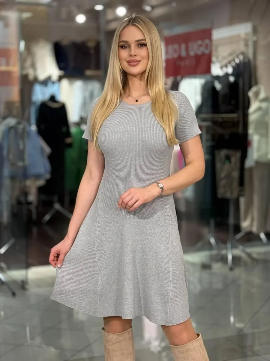 Vestido de punto entallado con manga corta - Imagen 4