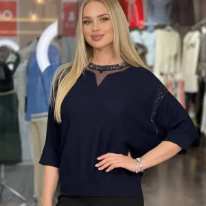 Camisa corta con decoración de pedrería