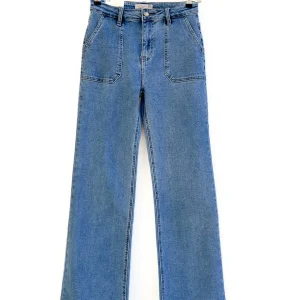 Pantalón de mezclilla rectos con bolsillos frontales