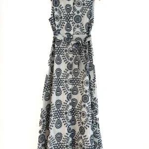 Vestido Largo Bordado Con Flores